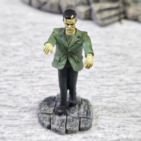 Hawthorne Village Universal Monster Frankenstein Castle Light Figurine Halloween - Picture 4 of 16